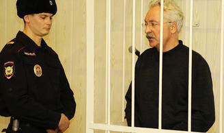 Прокурор требует 4,5 года колонии-поселения для Виктора Полукарова.